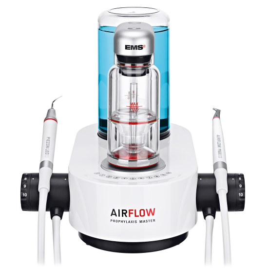 Airflow Phrofilaxis master Dispositivo funzionale alla Guided Biofilm Therapy, grazie ad uno spray con eritritolo ed un ablatore ottimizzato permette il trattamento efficace di gengivite e parodontite.